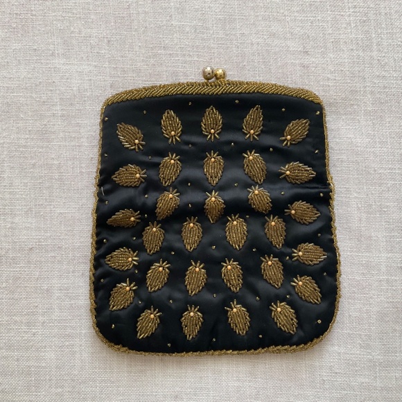 •Vintage  70s Handcrafted Black Silk Pineapple Shaped Beading Purse Clutch - Picture 13 of 13